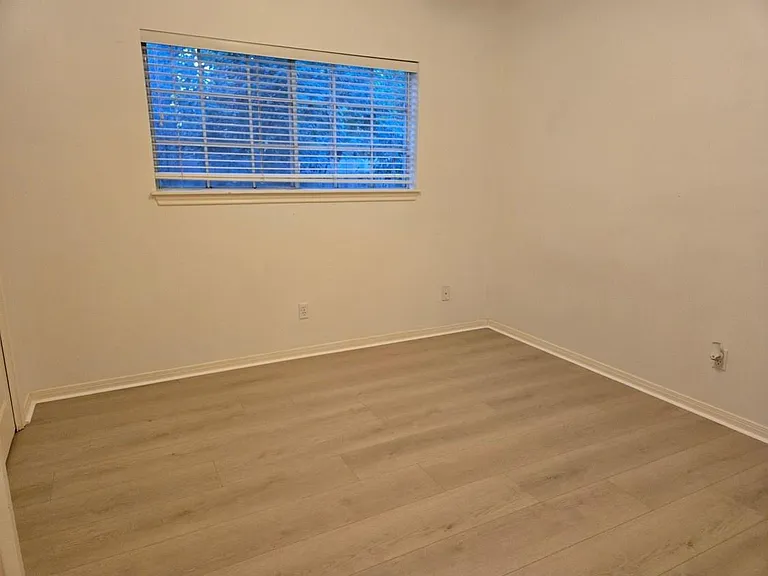 120 Hiwon Dr — Photo 27