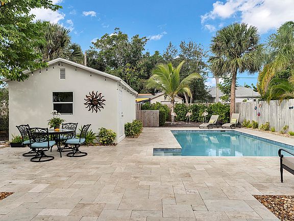 2nd image of 611 N Palmway