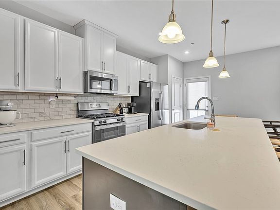 4th image of 119 Rivulet Pl