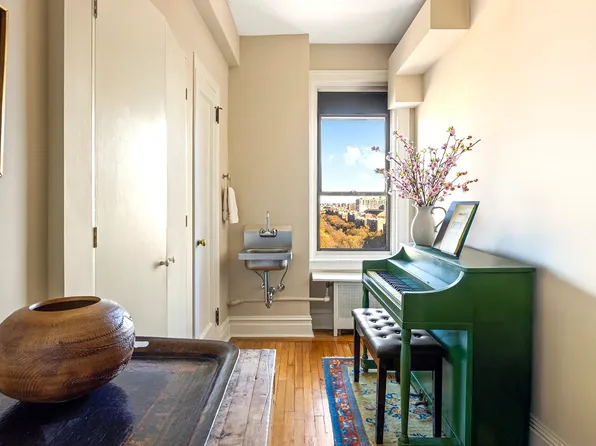 135 Eastern Parkway image 15 of 20