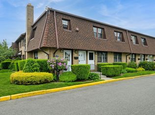 240 Mariners Way, Copiague, NY 11726