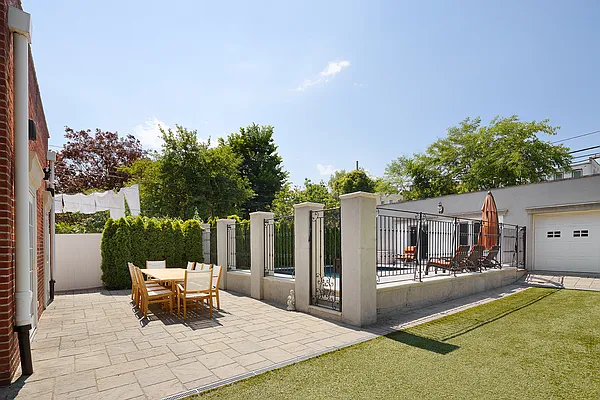 Sold by Compass | media 8