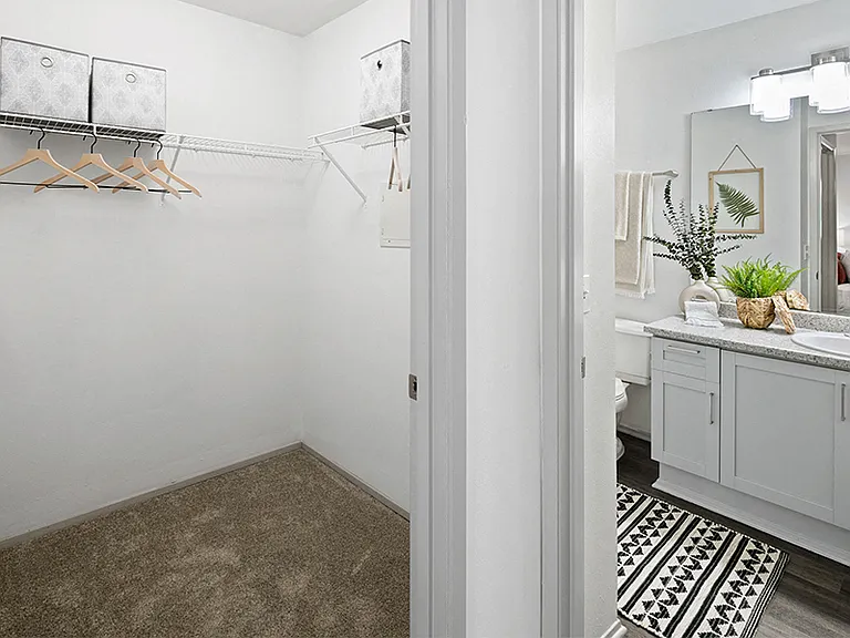 Large main bedroom suites with connected bathrooms