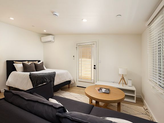4th image of 510 Chapala St APT 3
