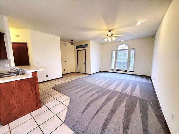4th image of 3428 Paradise Dr