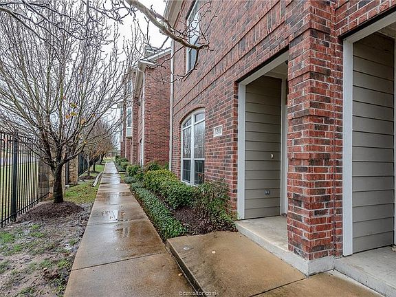 2nd image of 305 Holleman Dr #201