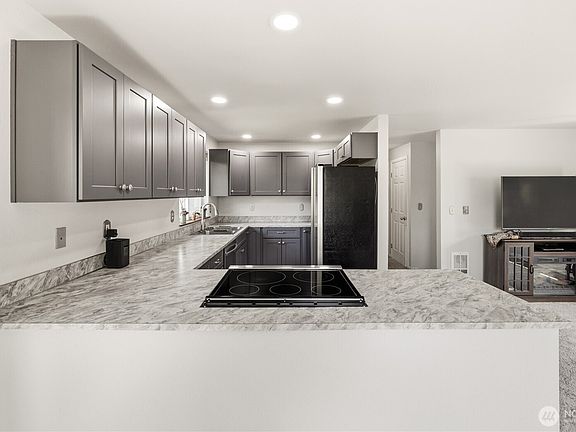 5th image of 19910 119th Street E