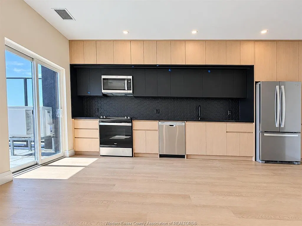 1 bed, 1.0 bath, $2,200 — Photo 3