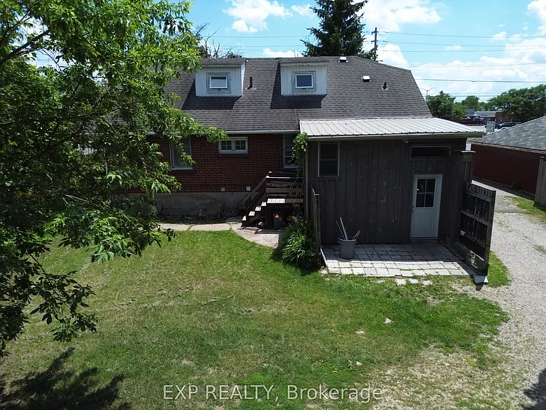 1168 Oxford St E #3 — Photo 2