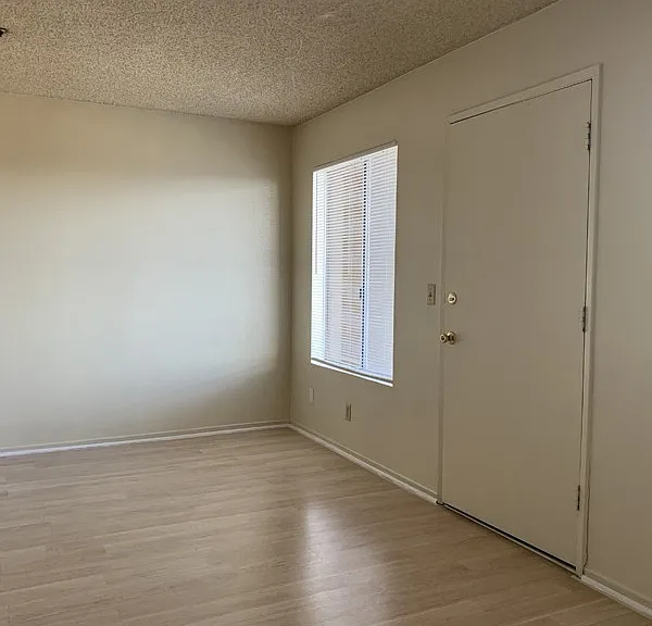 13415 Doty Ave — Photo 12