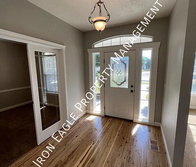 425 N Storybook Way — Photo 3