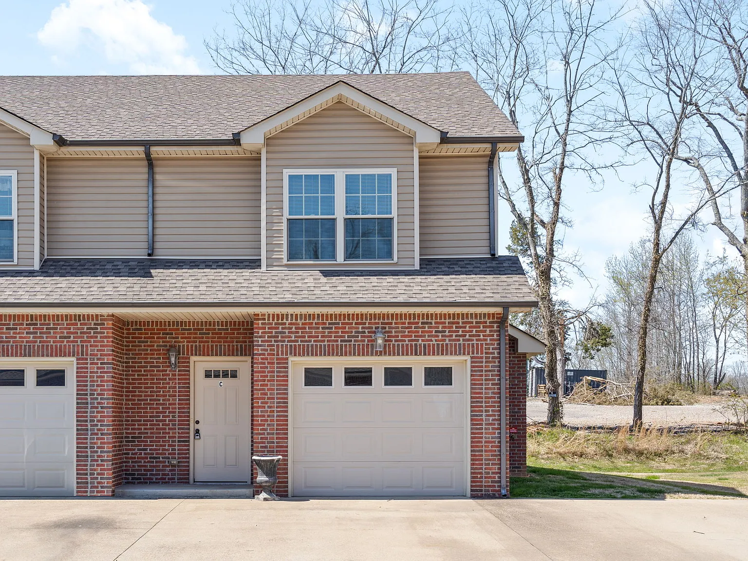 2 bed, 2.5 bath, 1250 sqft, $1,350 — Photo 1