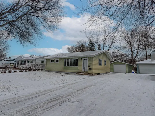 1714 16th St S, Fargo, ND 58103