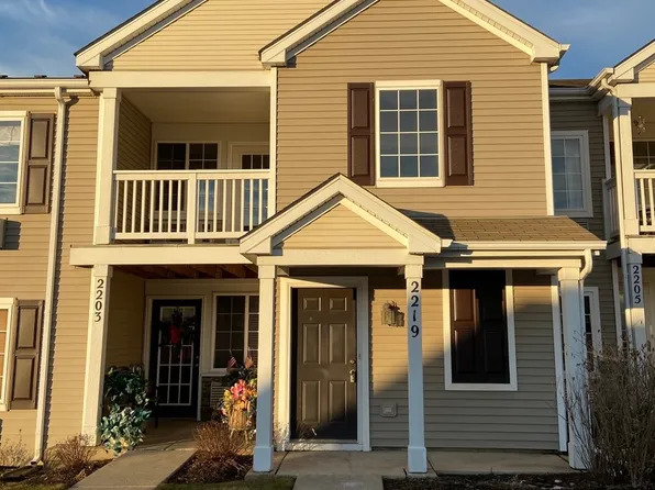 2219 Silverstone Dr, Carpentersville, IL 60110