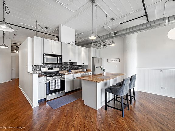 5th image of 221 E Cullerton St APT 403