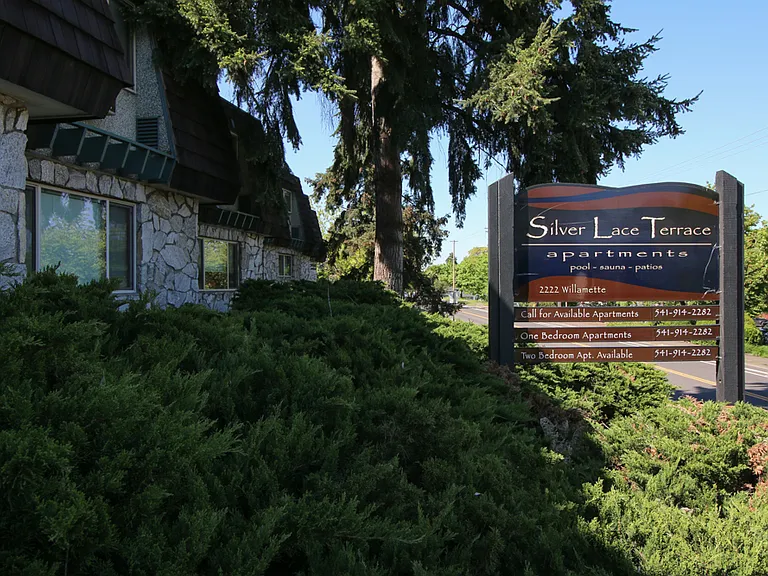 Silver Lace Apartments — Photo 2