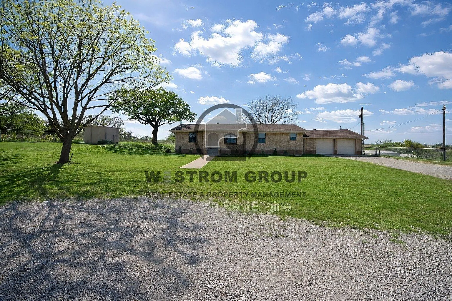 3 bed, 2.0 bath, 2181 sqft, $1,995 — Photo 3