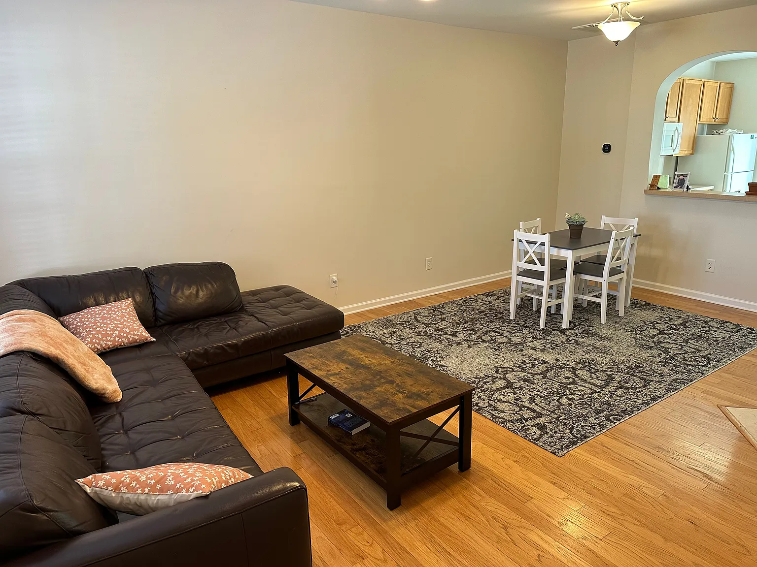 6 Cranbrook Ct — Photo 2