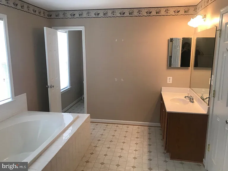 9 Saint Claires Ct — Photo 15