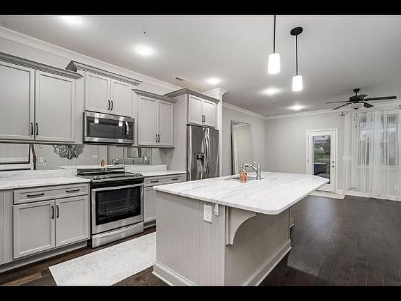 5th image of 1585 Hampshire Pl