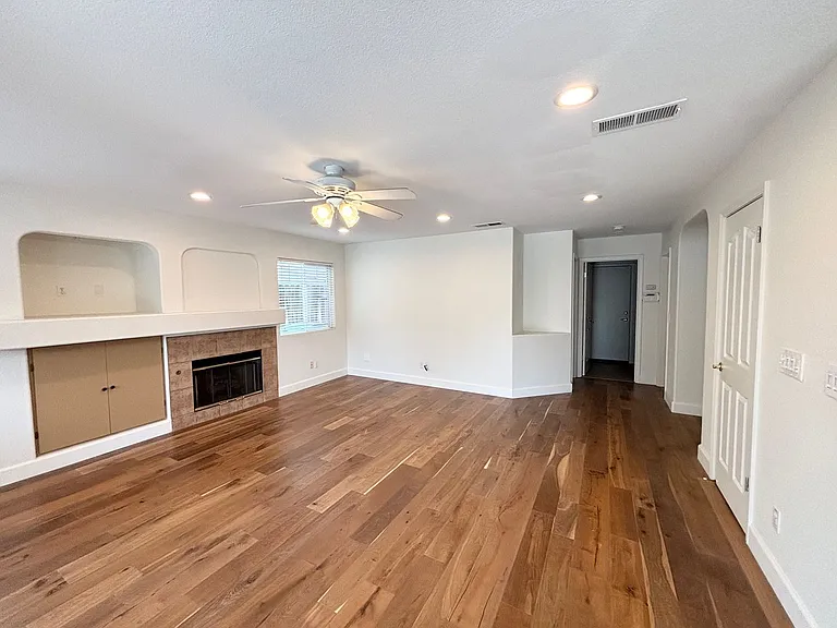 979 Seabough Ct — Photo 8