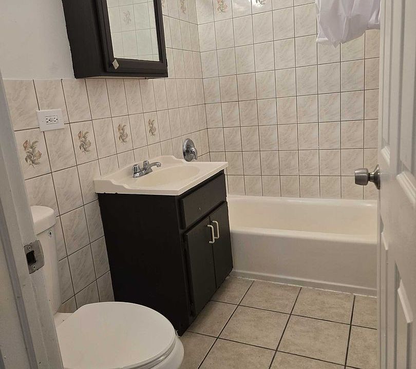 1st image of 6125 S Indiana Ave #6133-3E