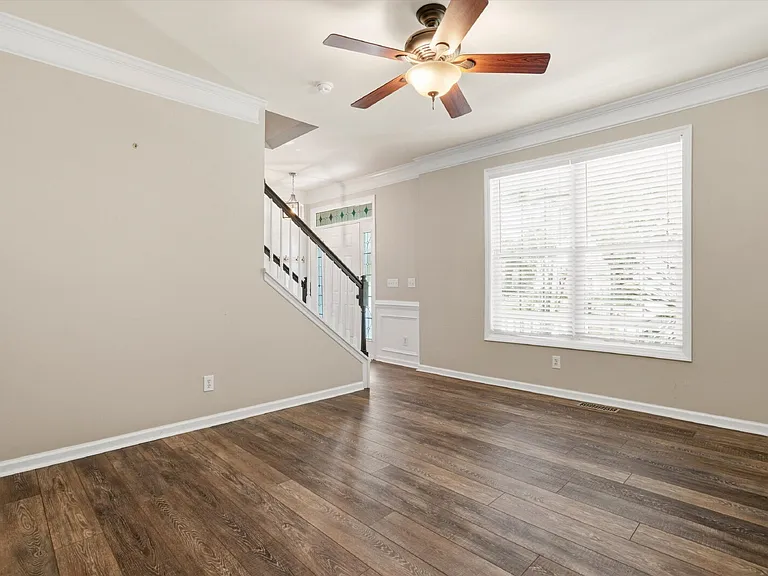 1152 Willoughby Ln — Photo 9