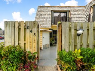 245 Woodland Rd, Palm Springs, FL 33461