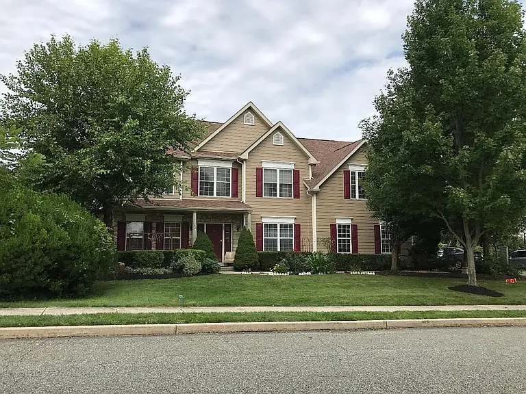 22 Corbin Dr — Photo 1