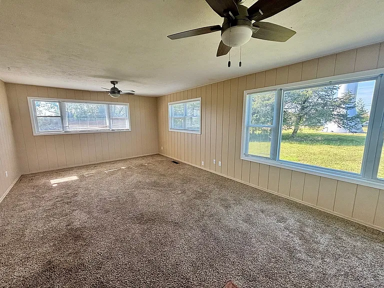 11015 Lakeview Dr — Photo 3