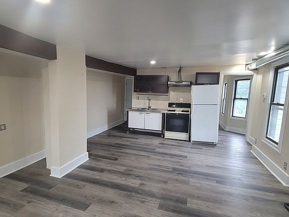 3rd image of 2409 S Hoyne Ave #302