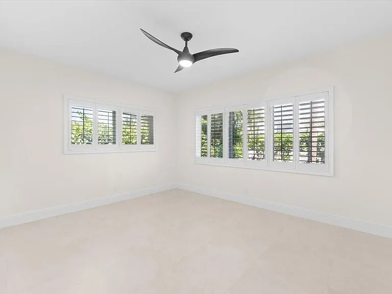 1635 Seabreeze Blvd — Photo 7