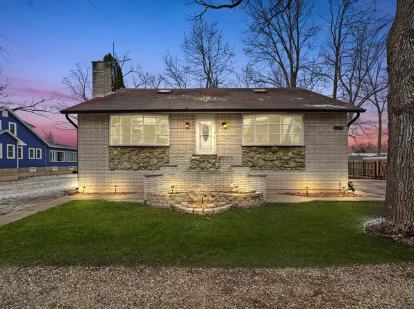 41638 N Lotus Ave, Antioch, IL 60002