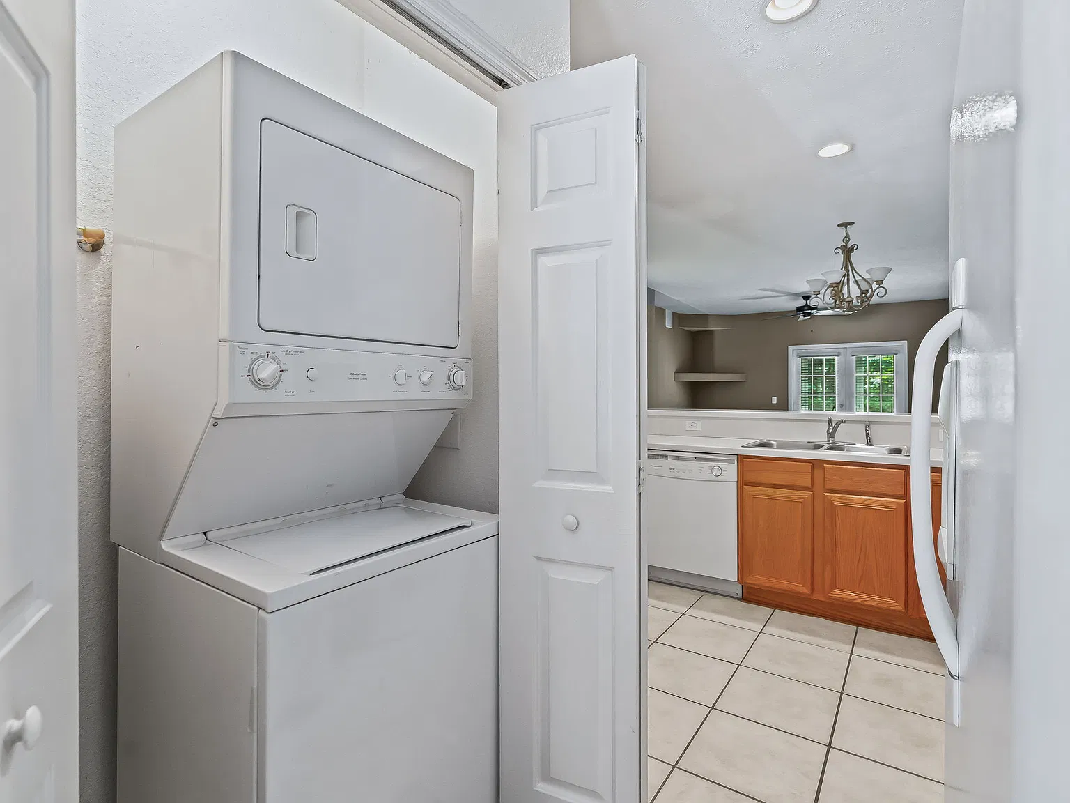 2 bed, 1190 sqft, $1,300 — Photo 1