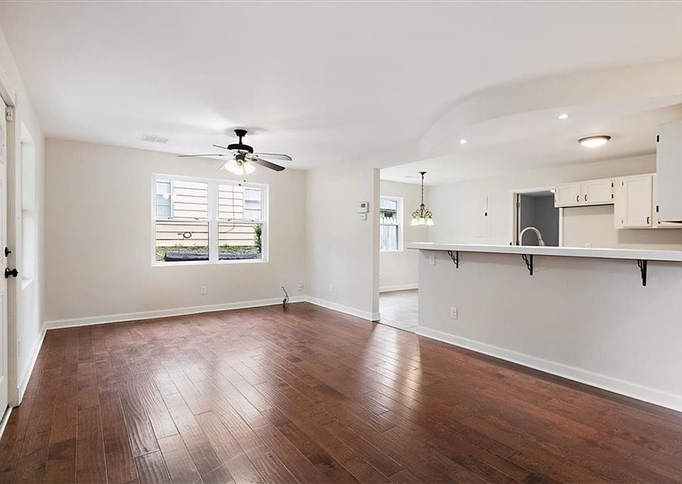 1st image of 2621 S 49th St