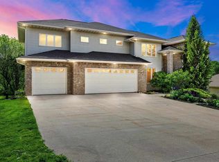 240 Knowling Dr, Coralville, IA 52241