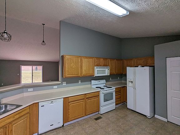 3rd image of 145 Parkdale Dr
