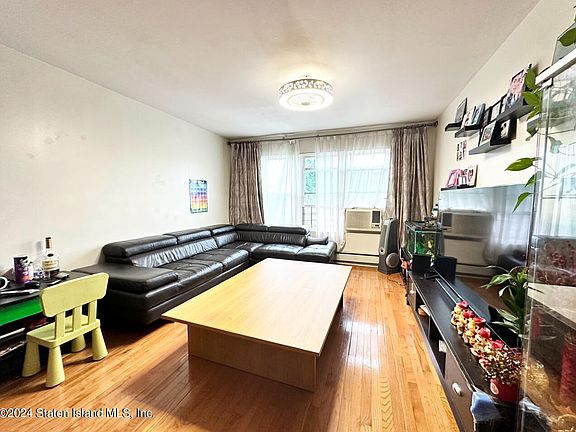 4th image of 188 Wellbrook Ave