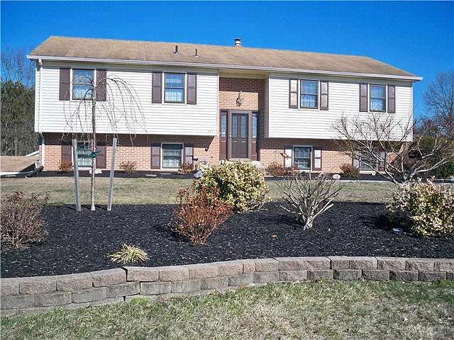 1st image of 335 N Hickory Dr