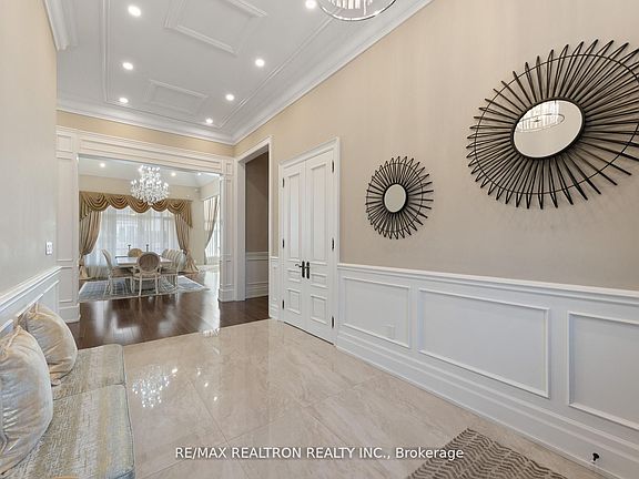 5th image of 223 Crestwood Rd