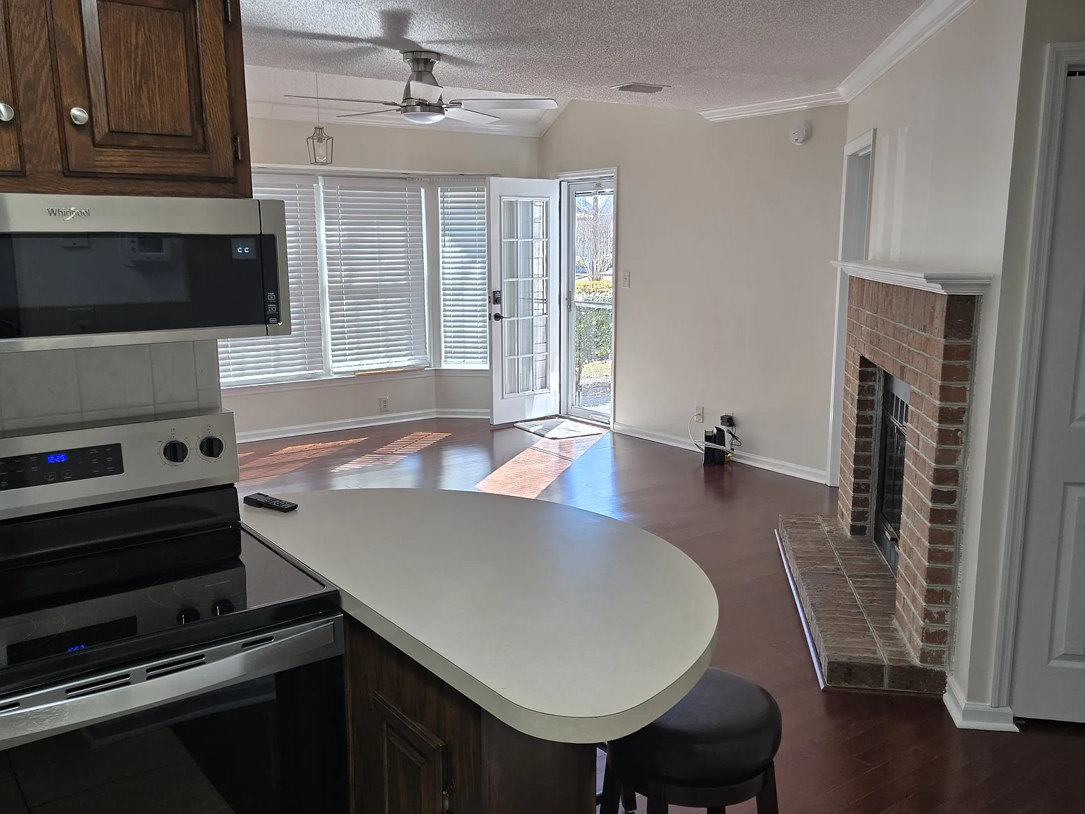 1205 Erin Way — Photo 3