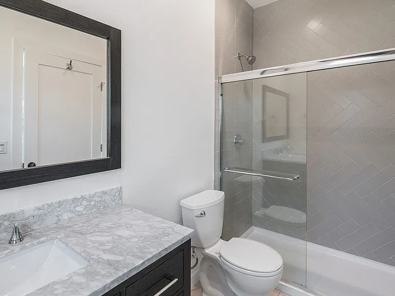 1538 W 30th St #3 — Photo 8