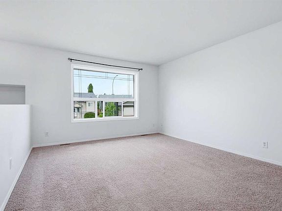 4th image of 27 N Iverson Close