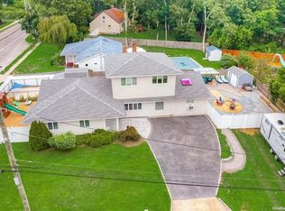 1 Allegheny Dr E, Farmingville, NY 11738