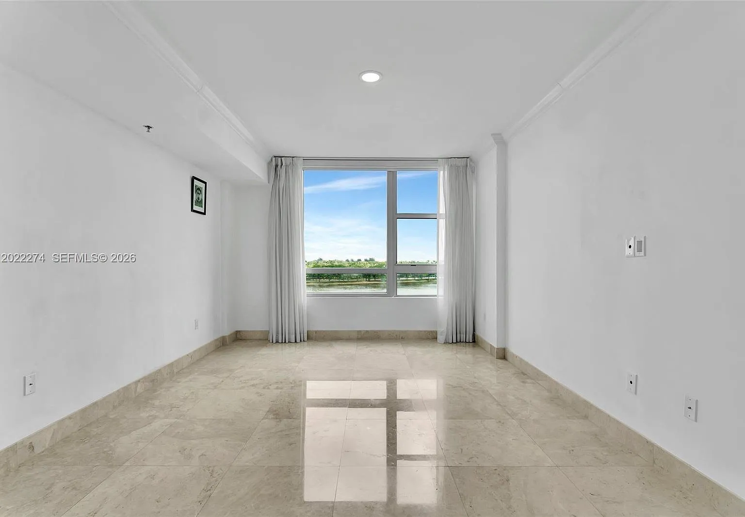 2 bed, 2.0 bath, 1165 sqft, $3,299 — Photo 4
