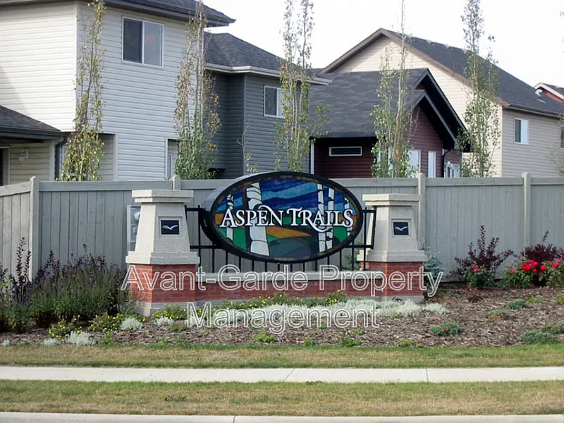 Building Photo - 367 Ascott Cres