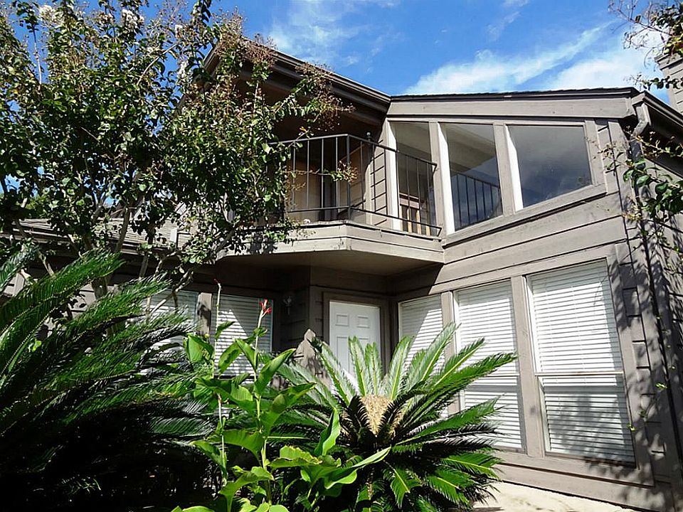 1st image of 18143 Bal Harbour Dr