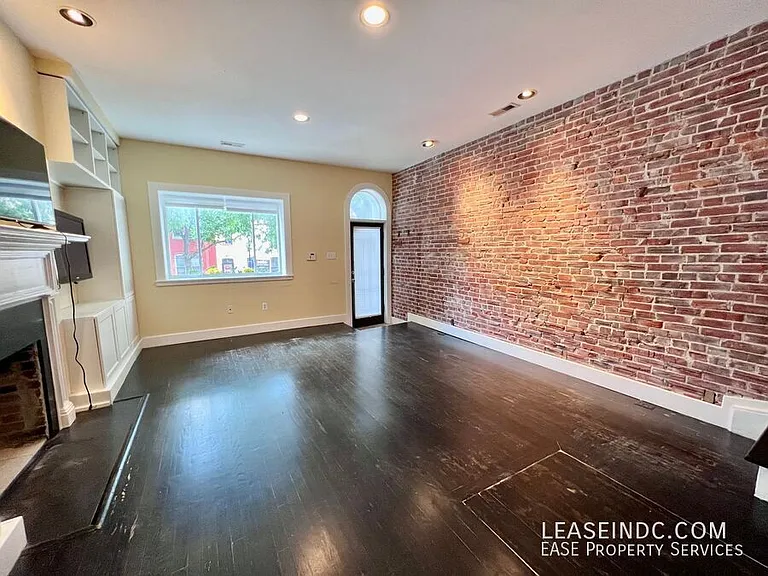 1906 9th St NW — Photo 4