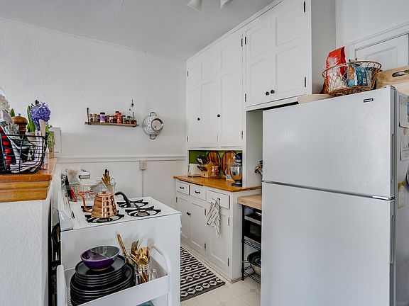 4th image of 2770 Xerxes Ave S #202