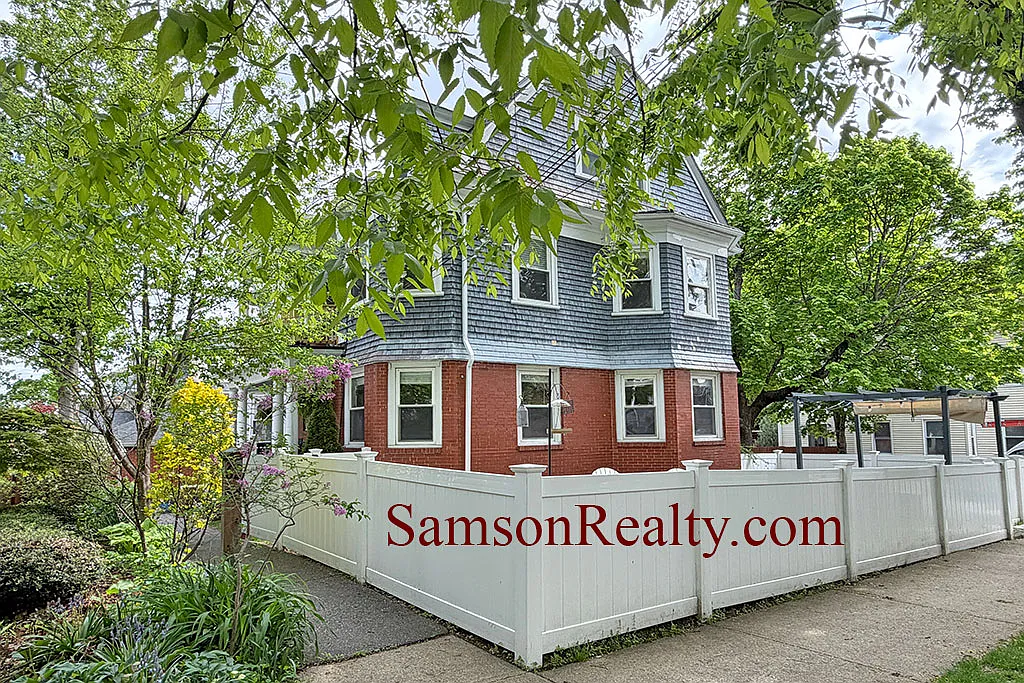 Building Photo - 64 Forest St #2